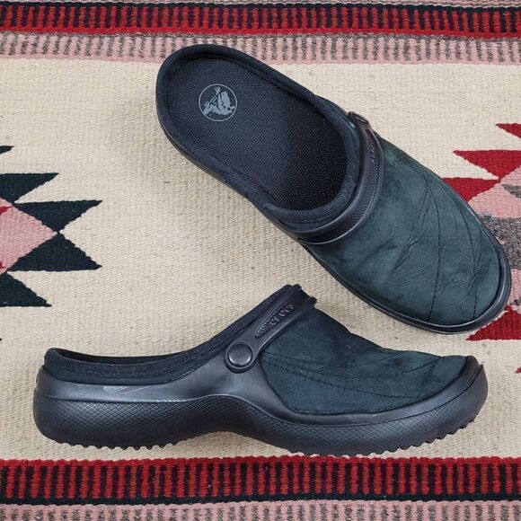 Crocs Wrapped Clogs Sz 7‎ Black Suede Slip On Mule Shoes Comfort Warm 10971 - Picture 1 of 9